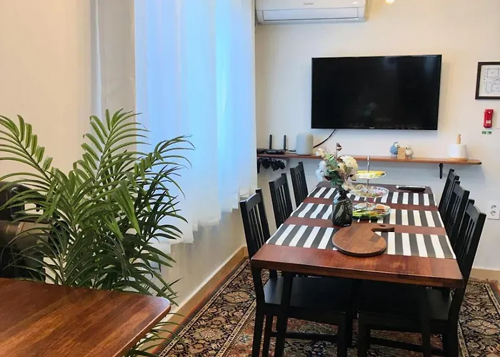 Villa New, 10 Minutes To Hongdae, 3 Minutes To Airport Bus, River, And Hapjeong Station, Myeongdong, Gyeongbokgung Palace, Seongsu, Yg, And Mangwon Market, Luggage Storage, Free Parking *