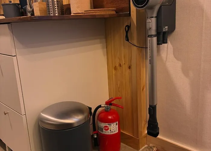 New, 10 Minutes To Hongdae, 3 Minutes To Airport Bus, River, And Hapjeong Station, Myeongdong, Gyeongbokgung Palace, Seongsu, Yg, And Mangwon Market, Luggage Storage, Free Parking