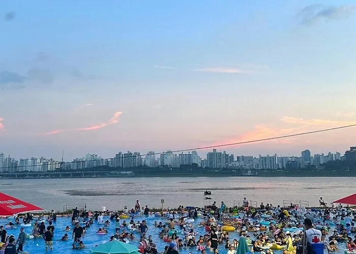 New, 10 Minutes To Hongdae, 3 Minutes To Airport Bus, River, And Hapjeong Station, Myeongdong, Gyeongbokgung Palace, Seongsu, Yg, And Mangwon Market, Luggage Storage, Free Parking Villa Seoel